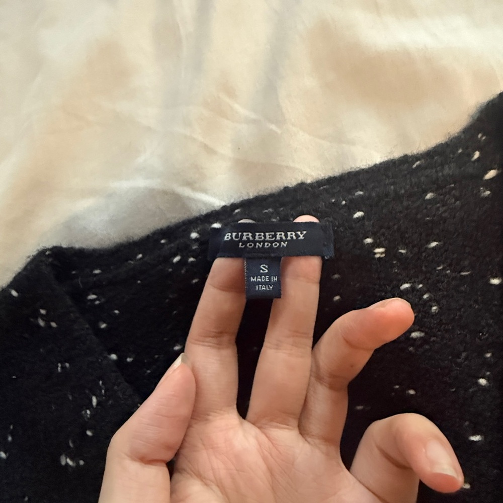 Burberry London virgin wool and cashmere Black Speckled v-neck Sweater - Picture 5 of 9